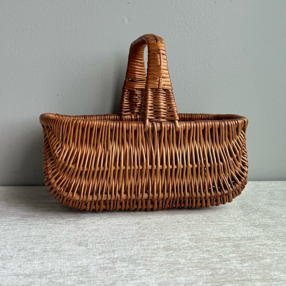 VINTAGE handmade rectangular handle basket